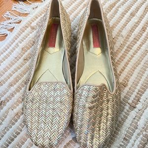 Isaac Mizrahi pale pink and gold loafers sz 7